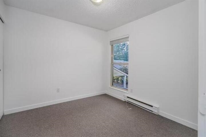 Kitchen Island Photo of 2 3075 Trethewey Street, Abbotsford, BC