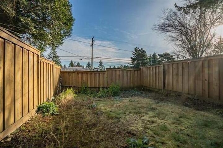 Primary Bedroom Photo of 2 3075 Trethewey Street, Abbotsford, BC