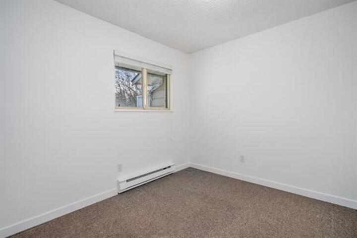 Walk-In Closet Photo of 2 3075 Trethewey Street, Abbotsford, BC