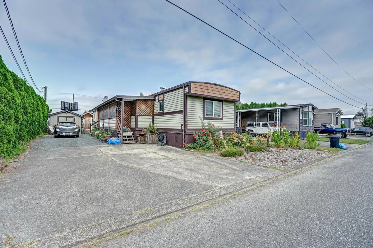 Garage Interior Photo of 123 6338 Vedder Road, Chilliwack, BC