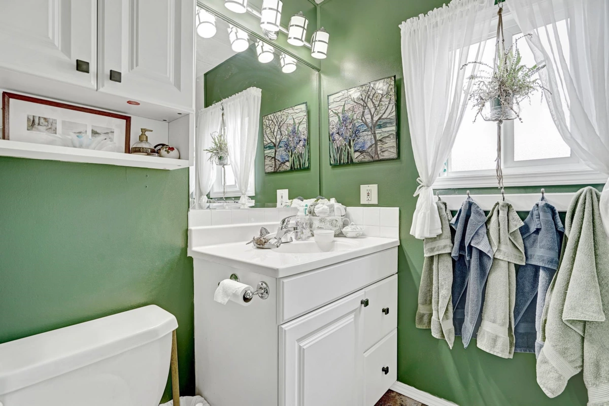 Walk-In Closet Photo of 123 6338 Vedder Road, Chilliwack, BC