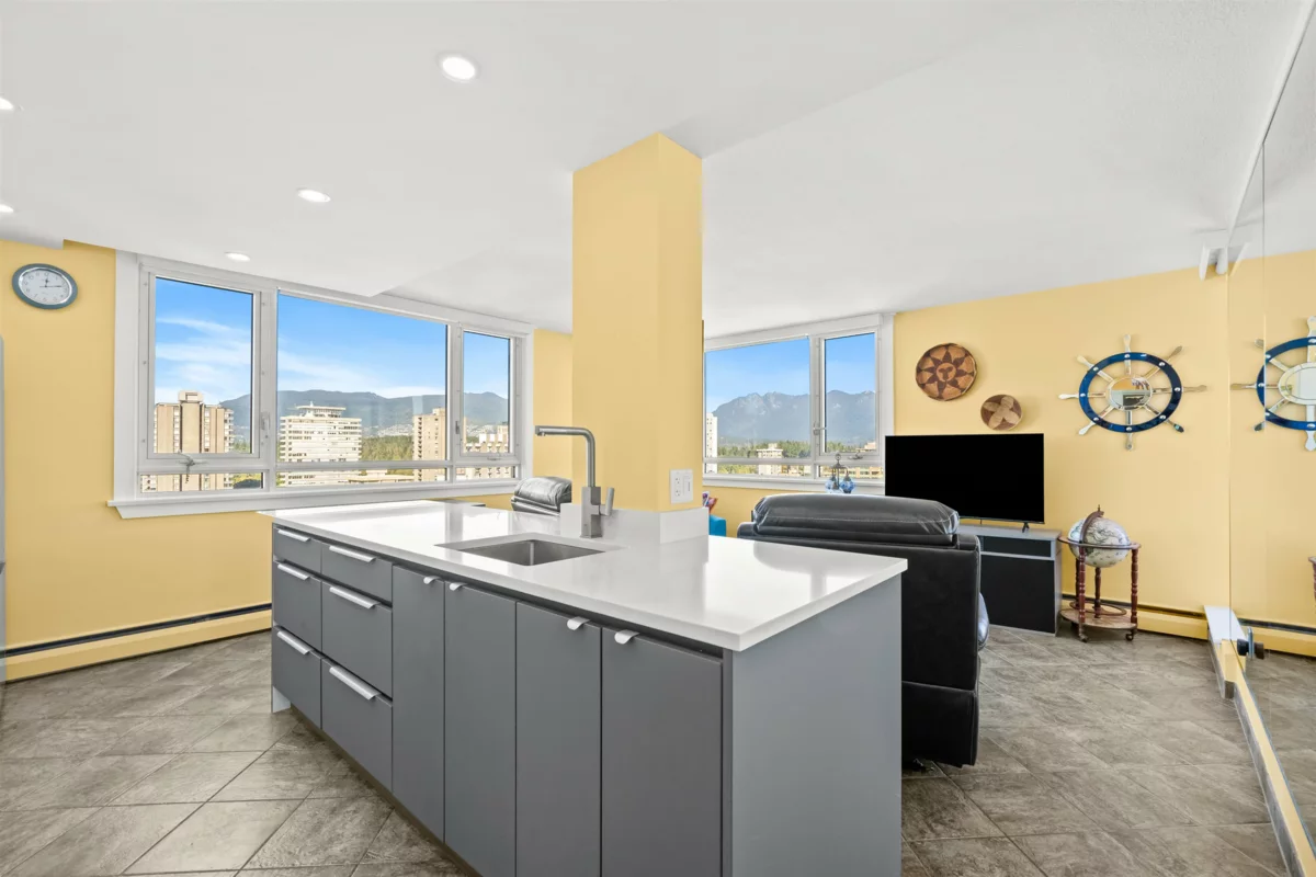 Breakfast Nook Photo of 2006 1850 Comox Street, Vancouver, BC