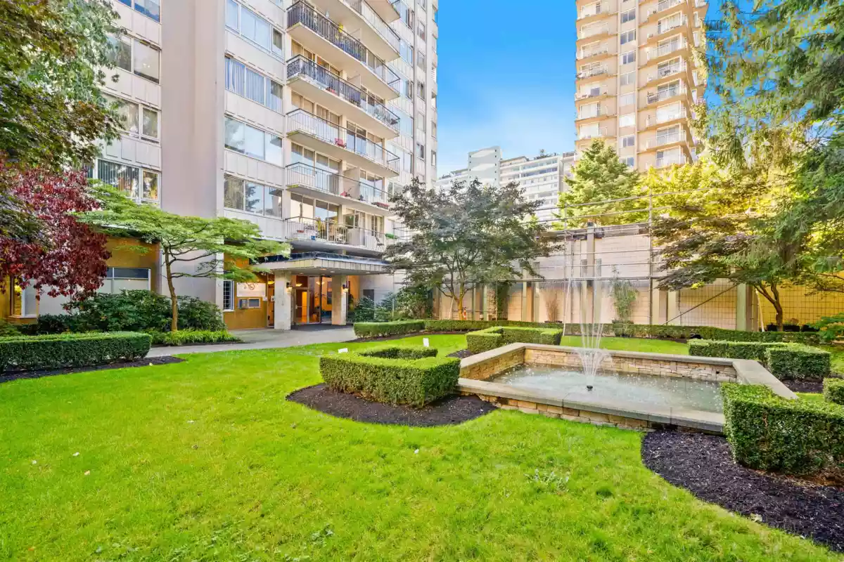 Entry Foyer Photo of 2006 1850 Comox Street, Vancouver, BC