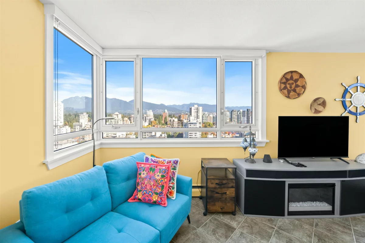 Kitchen Photo of 2006 1850 Comox Street, Vancouver, BC