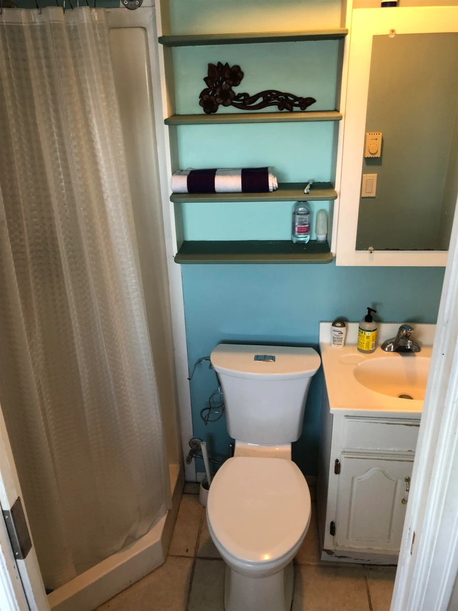 Entry Foyer Photo of 484 Marine Drive, Gibsons, BC