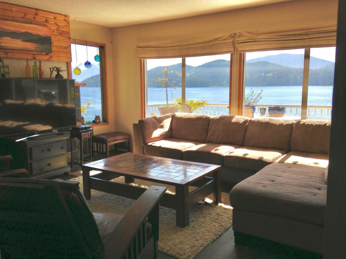 Kitchen Island Photo of 484 Marine Drive, Gibsons, BC