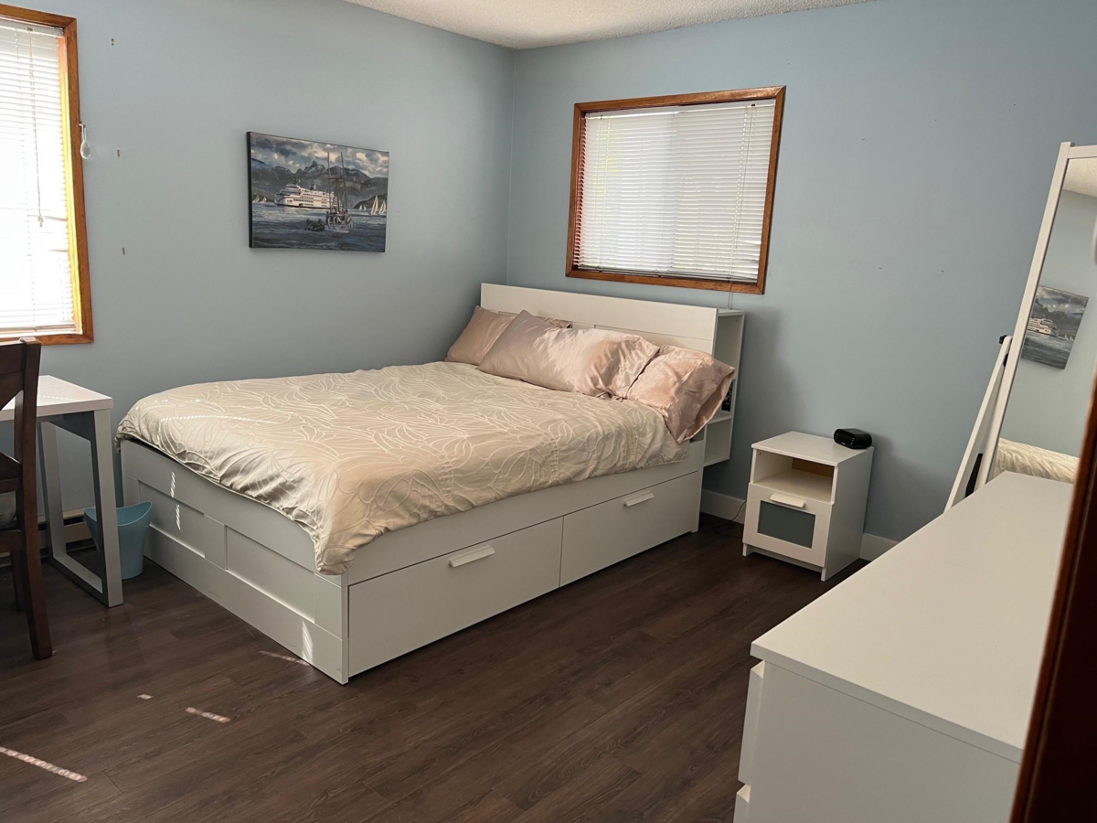 Primary Bathroom Photo of 484 Marine Drive, Gibsons, BC