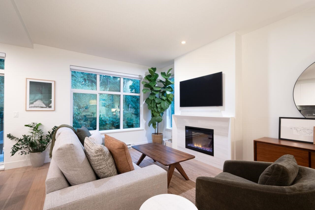 Kitchen Island Photo of 23 3306 Princeton Avenue, Coquitlam, BC