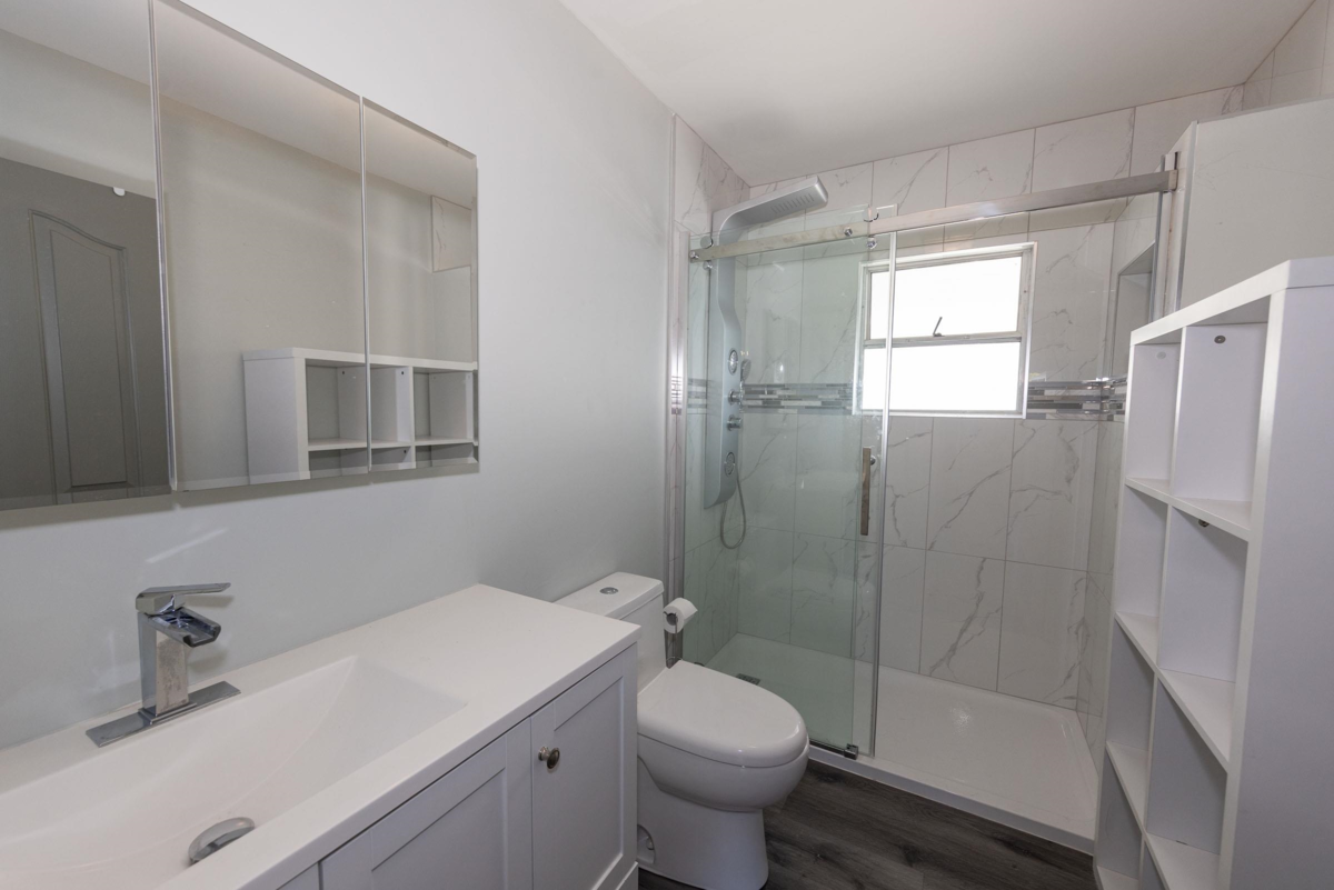 Entry Foyer Photo of 12598 113 Avenue, Surrey, BC