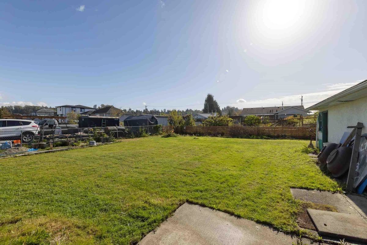 Front Yard Photo of 12598 113 Avenue, Surrey, BC