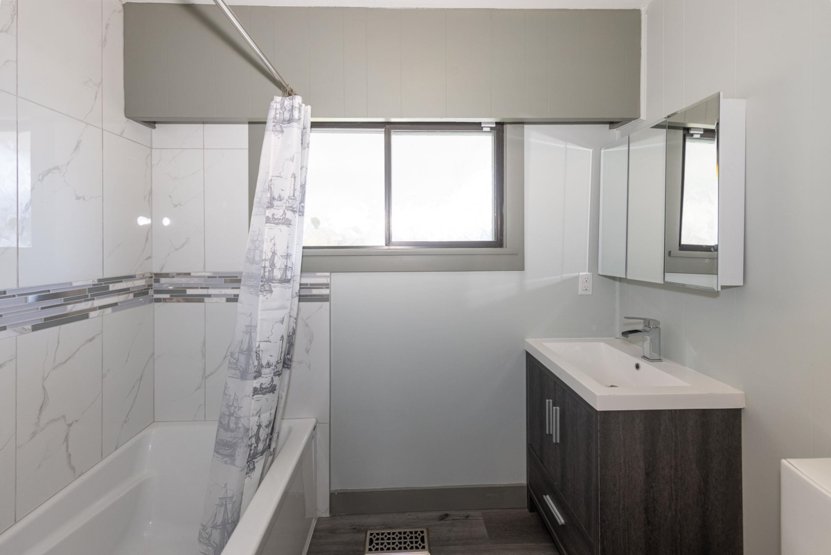 Hallway Photo of 12598 113 Avenue, Surrey, BC