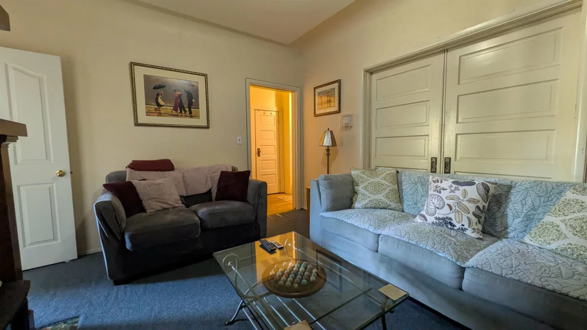 Dining Area Photo of 345 W 11th Avenue, Vancouver, BC