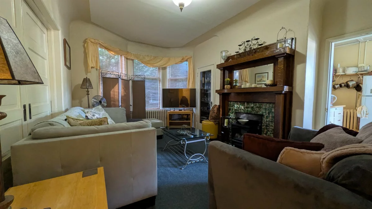 Family Room Photo of 345 W 11th Avenue, Vancouver, BC