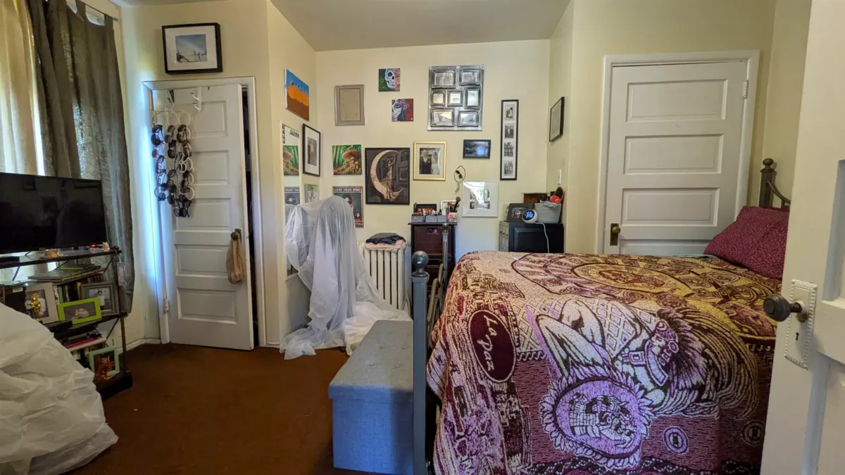 Kitchen Island Photo of 345 W 11th Avenue, Vancouver, BC