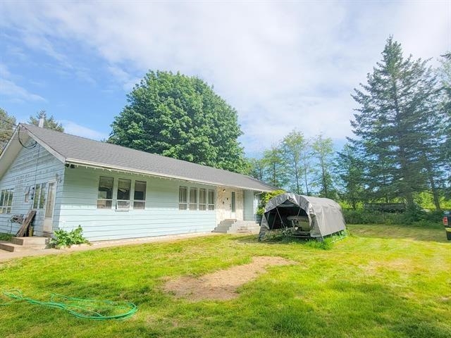 Kitchen Island Photo of 3050 228 Street, Langley, BC