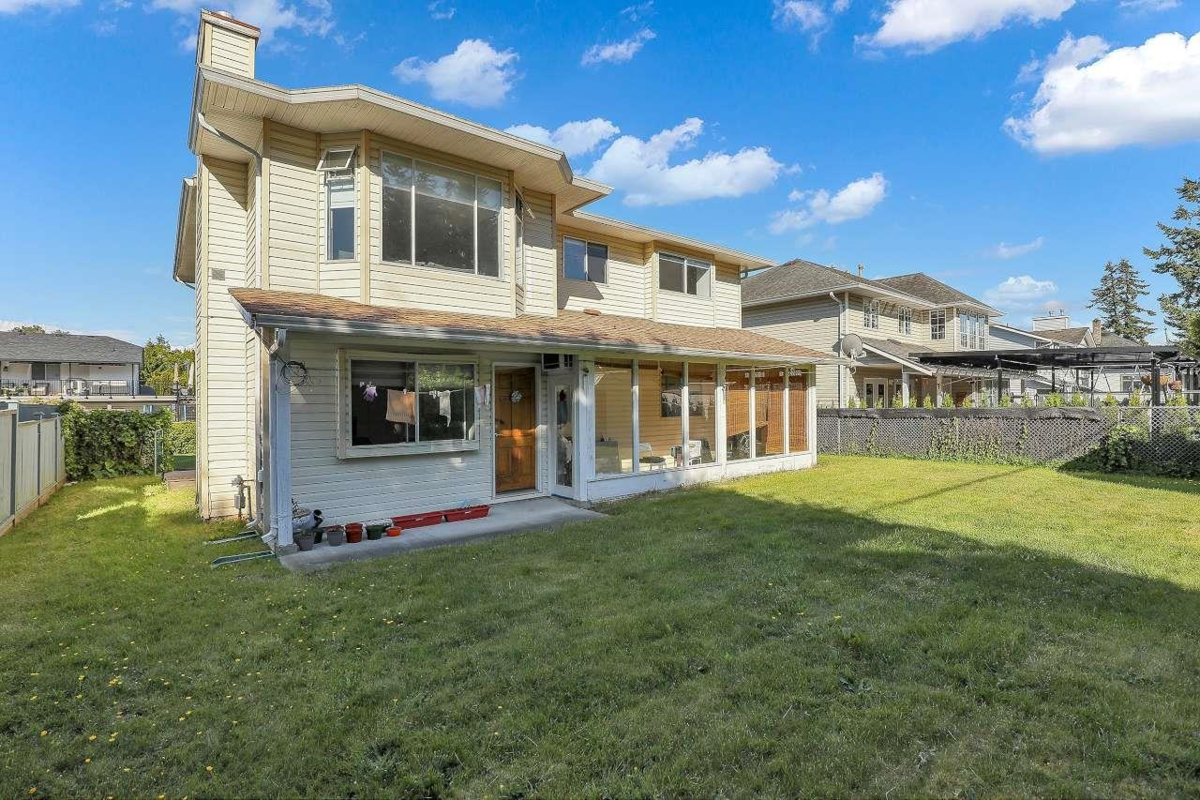 Dining Area Photo of 1876 King George Boulevard, Surrey, BC
