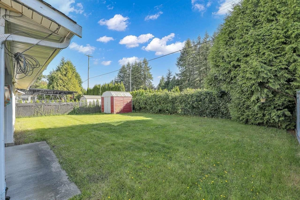 Family Room Photo of 1876 King George Boulevard, Surrey, BC