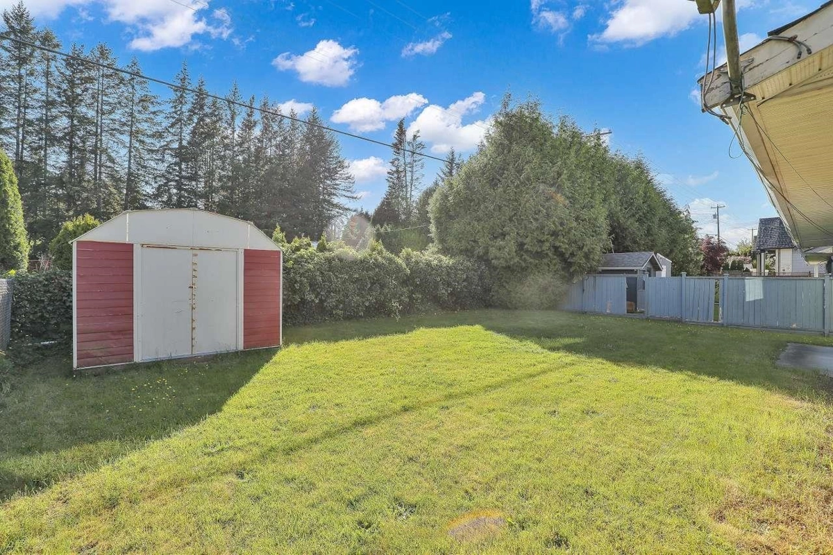 Kitchen Photo of 1876 King George Boulevard, Surrey, BC