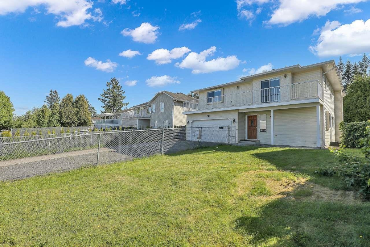 Living Room Photo of 1876 King George Boulevard, Surrey, BC