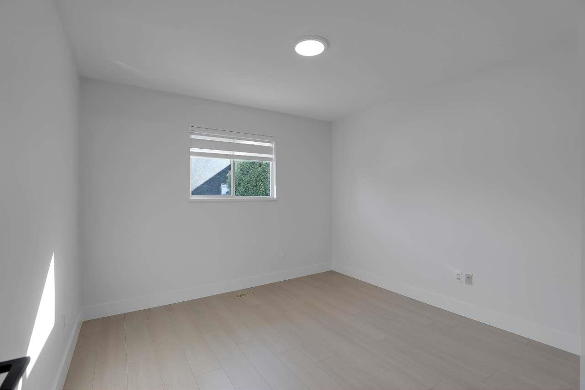 Office / Den Photo of 1876 King George Boulevard, Surrey, BC