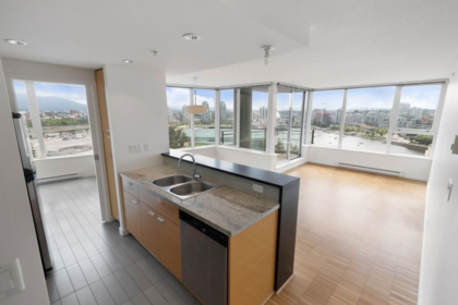 1902 33 Smithe Street, Vancouver, BC