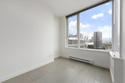 Guest Bathroom Photo of 1902 33 Smithe Street, Vancouver, BC