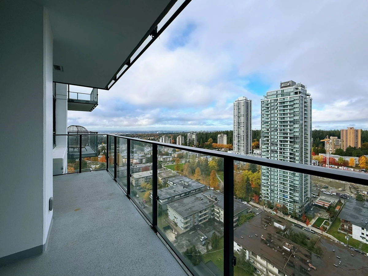 Walk-In Closet Photo of 2008 6537 Telford Avenue, Burnaby, BC