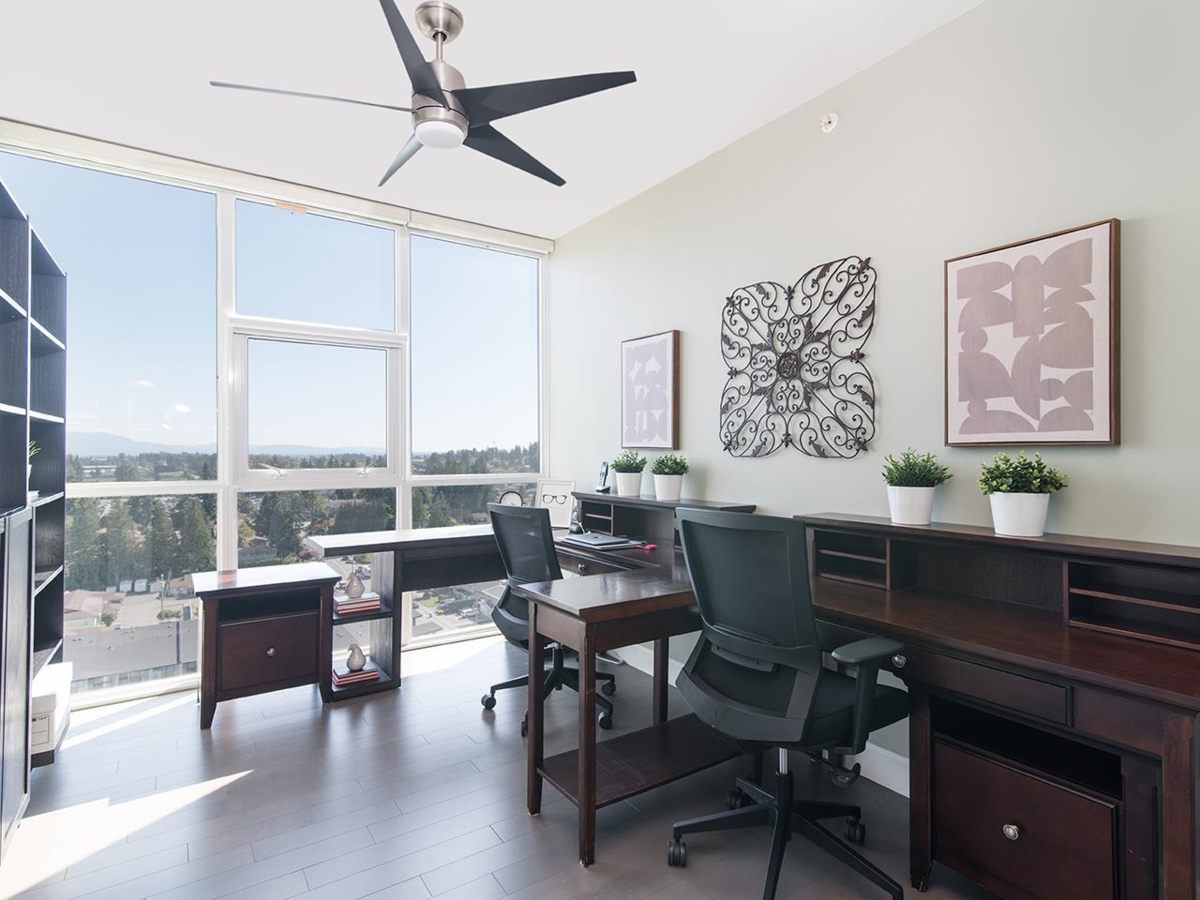 Guest Bathroom Photo of 1506 2180 Gladwin Road, Abbotsford, BC