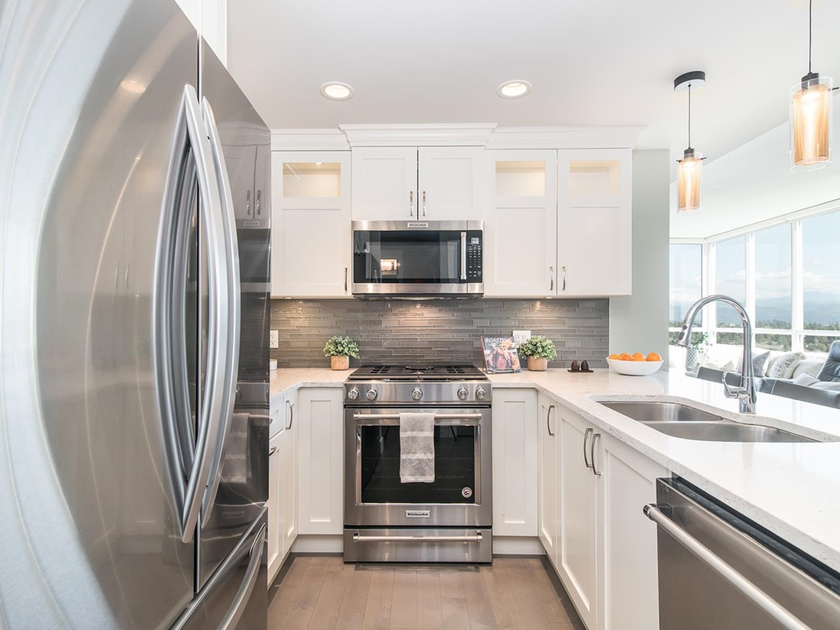 Kitchen Island Photo of 1506 2180 Gladwin Road, Abbotsford, BC
