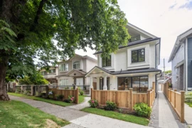 2 250 E 39th Avenue, Vancouver, BC