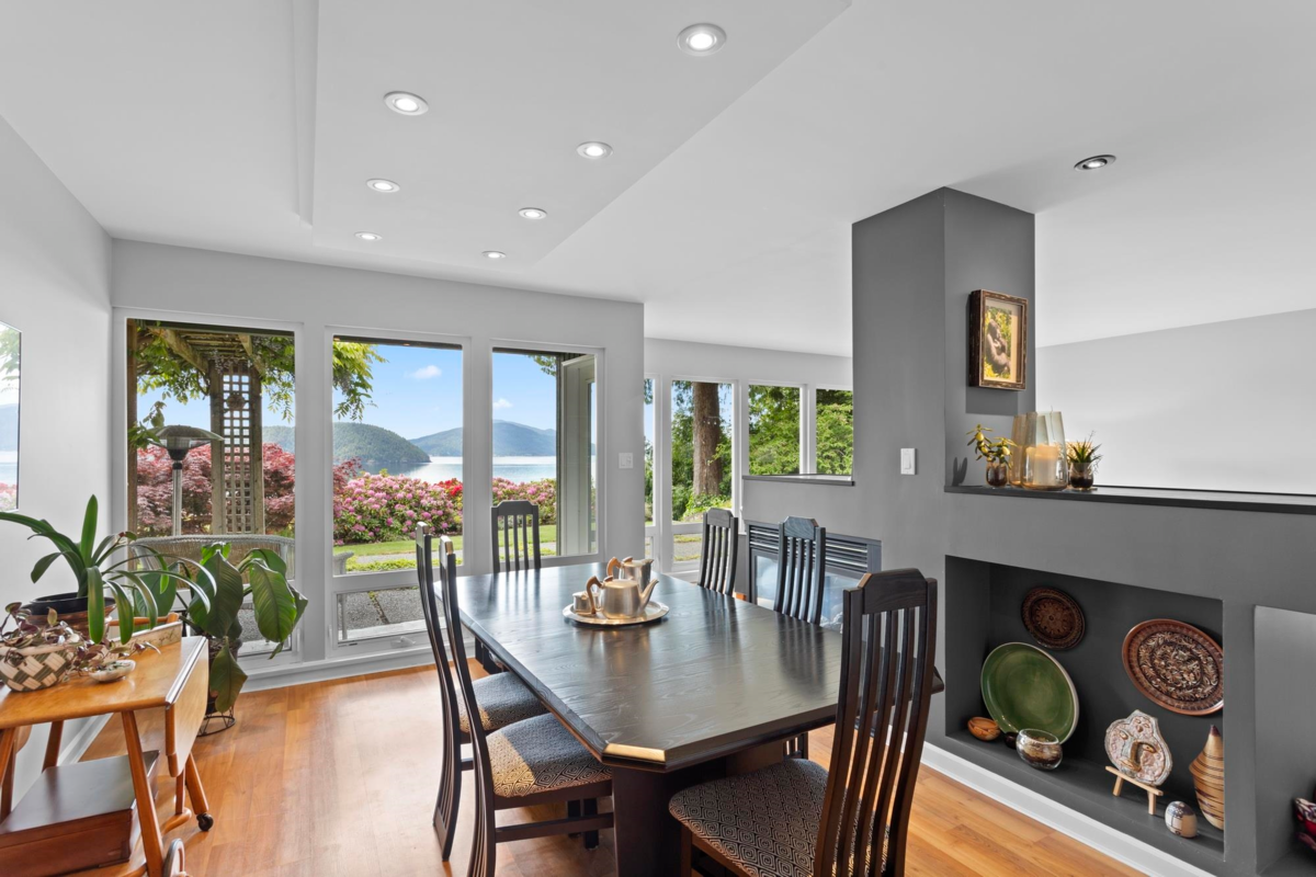 Breakfast Nook Photo of 45 Sweetwater Place, Lions Bay, BC