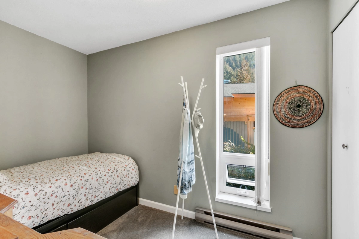 Entry Foyer Photo of 45 Sweetwater Place, Lions Bay, BC