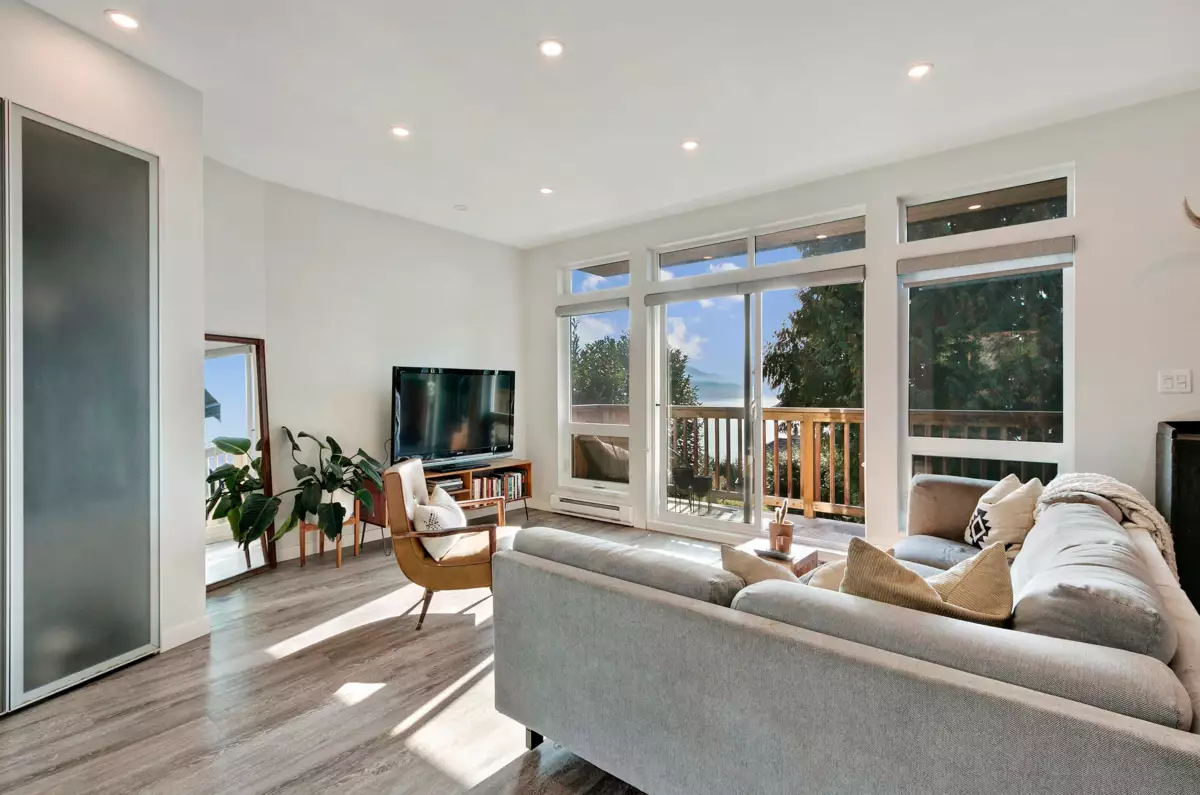 Garden / Landscaping Photo of 45 Sweetwater Place, Lions Bay, BC