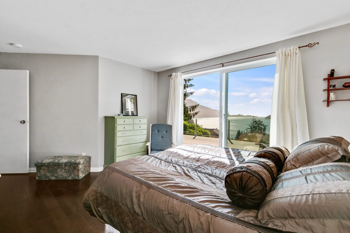 Guest Bathroom Photo of 45 Sweetwater Place, Lions Bay, BC