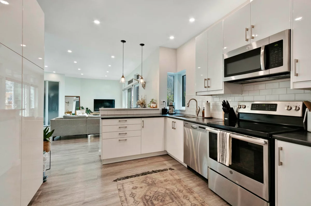 Hot Tub / Spa Photo of 45 Sweetwater Place, Lions Bay, BC