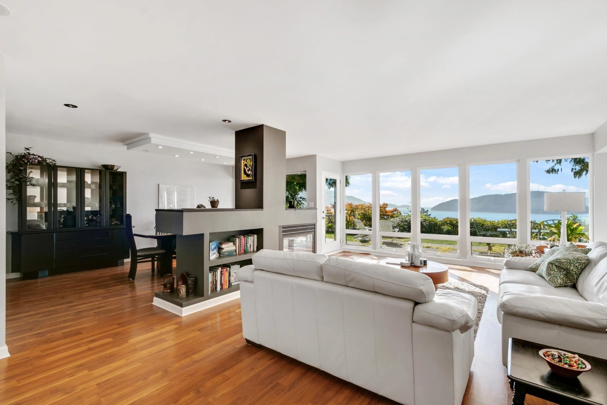 Kitchen Island Photo of 45 Sweetwater Place, Lions Bay, BC