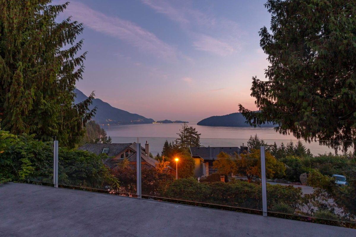 Living Room Photo of 45 Sweetwater Place, Lions Bay, BC