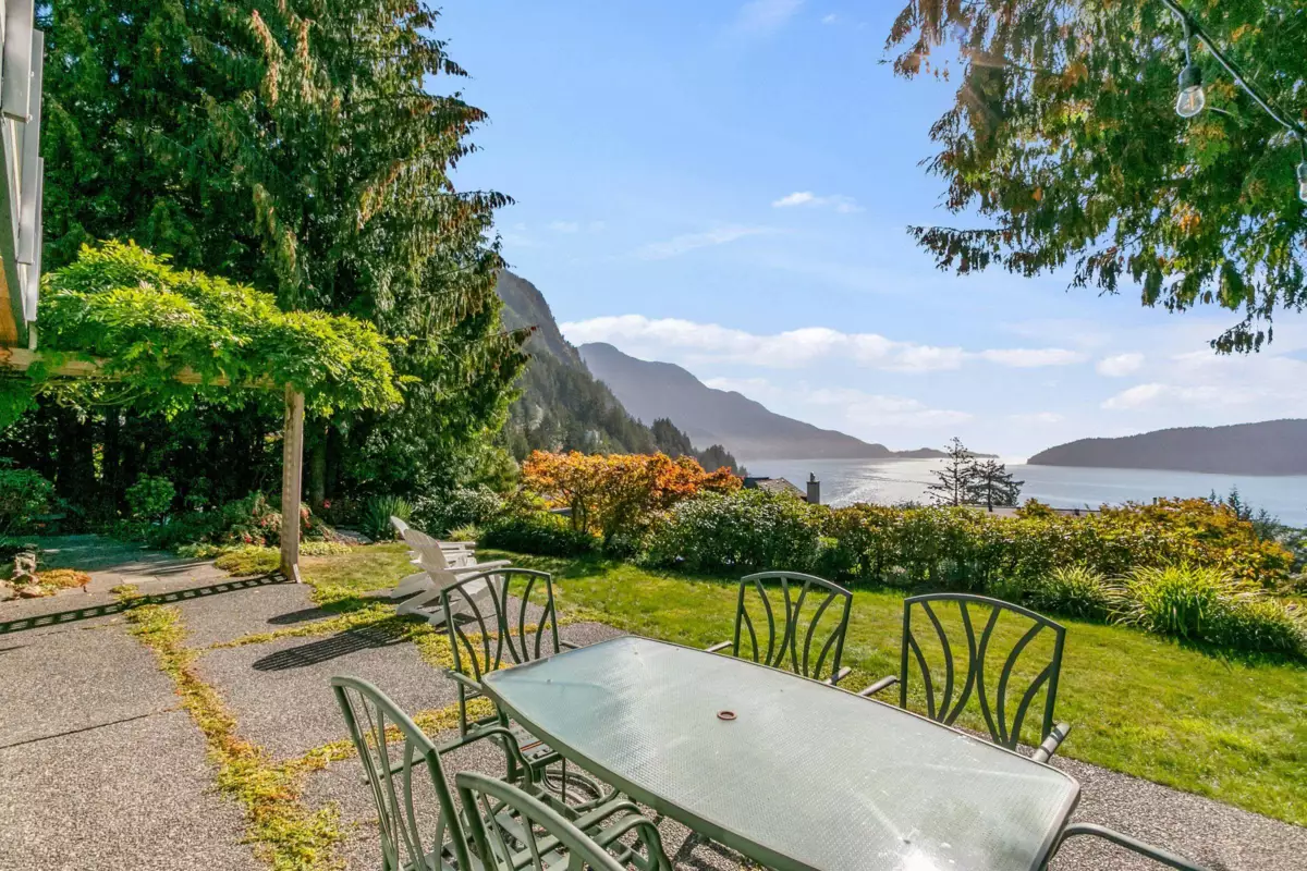 Outdoor Deck Photo of 45 Sweetwater Place, Lions Bay, BC