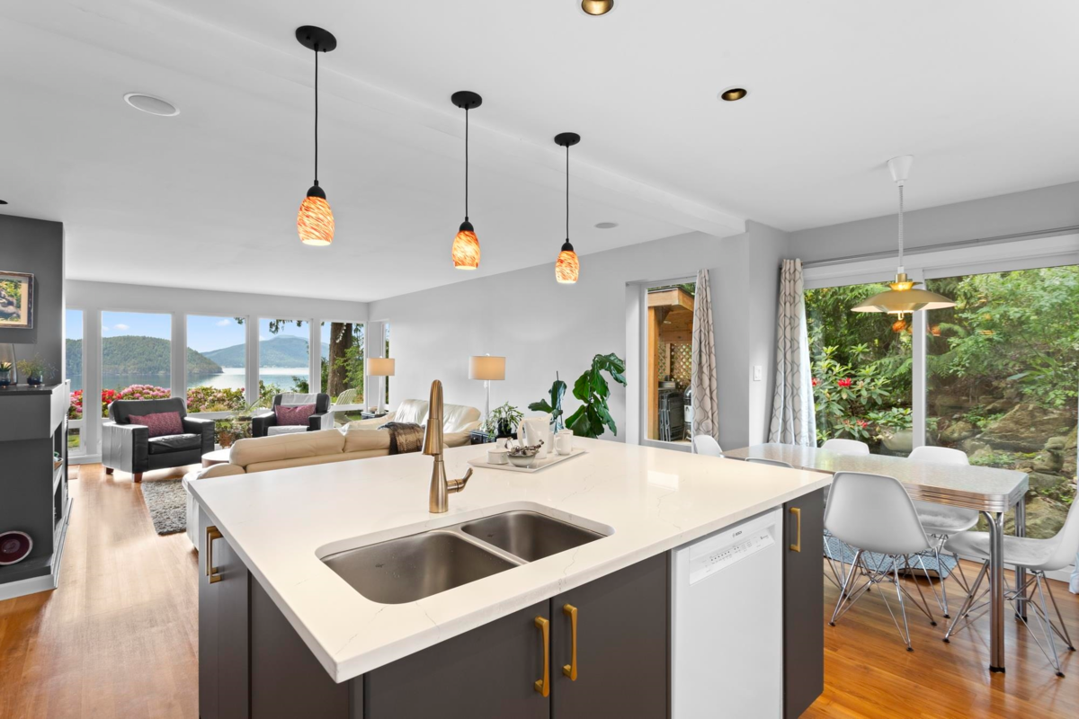 Primary Bedroom Photo of 45 Sweetwater Place, Lions Bay, BC