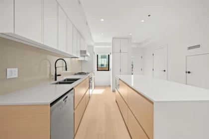32 530 W 28th Avenue, Vancouver, BC