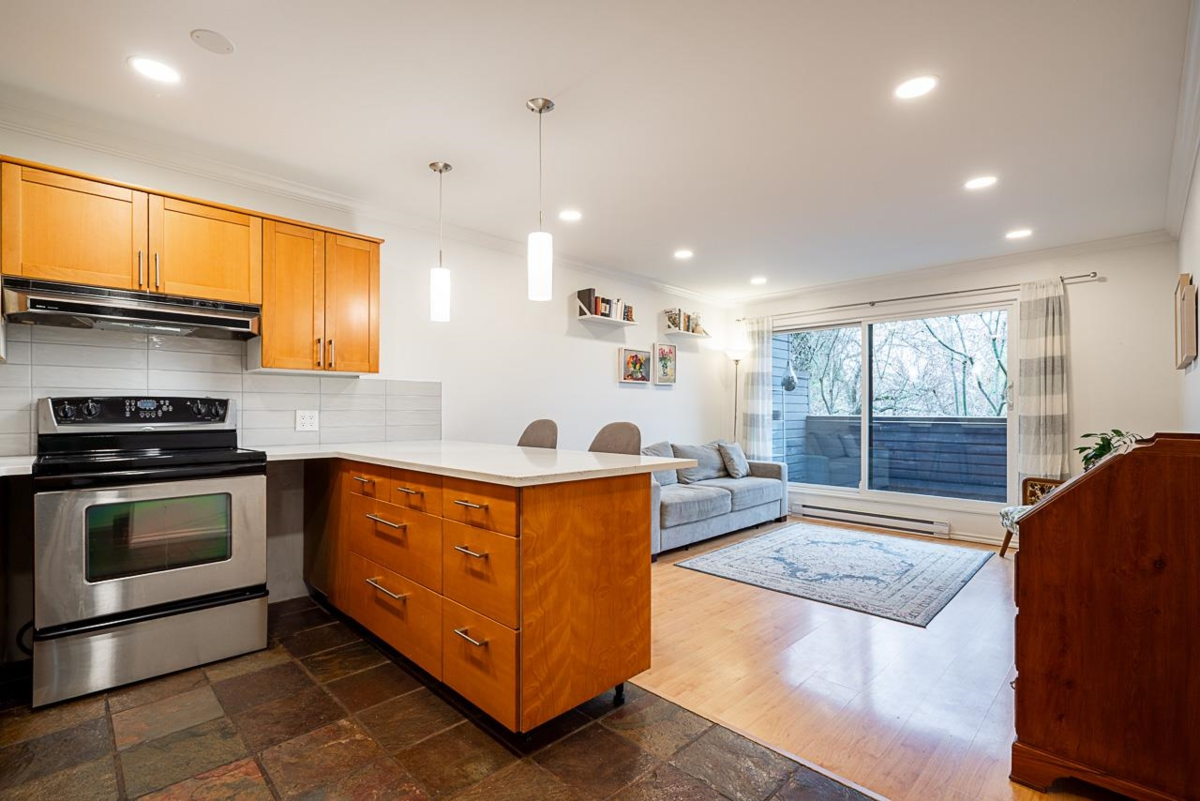 Dining Area Photo of 218 1990 W 6th Avenue, Vancouver, BC
