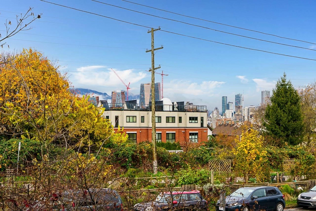 Entry Foyer Photo of 218 1990 W 6th Avenue, Vancouver, BC