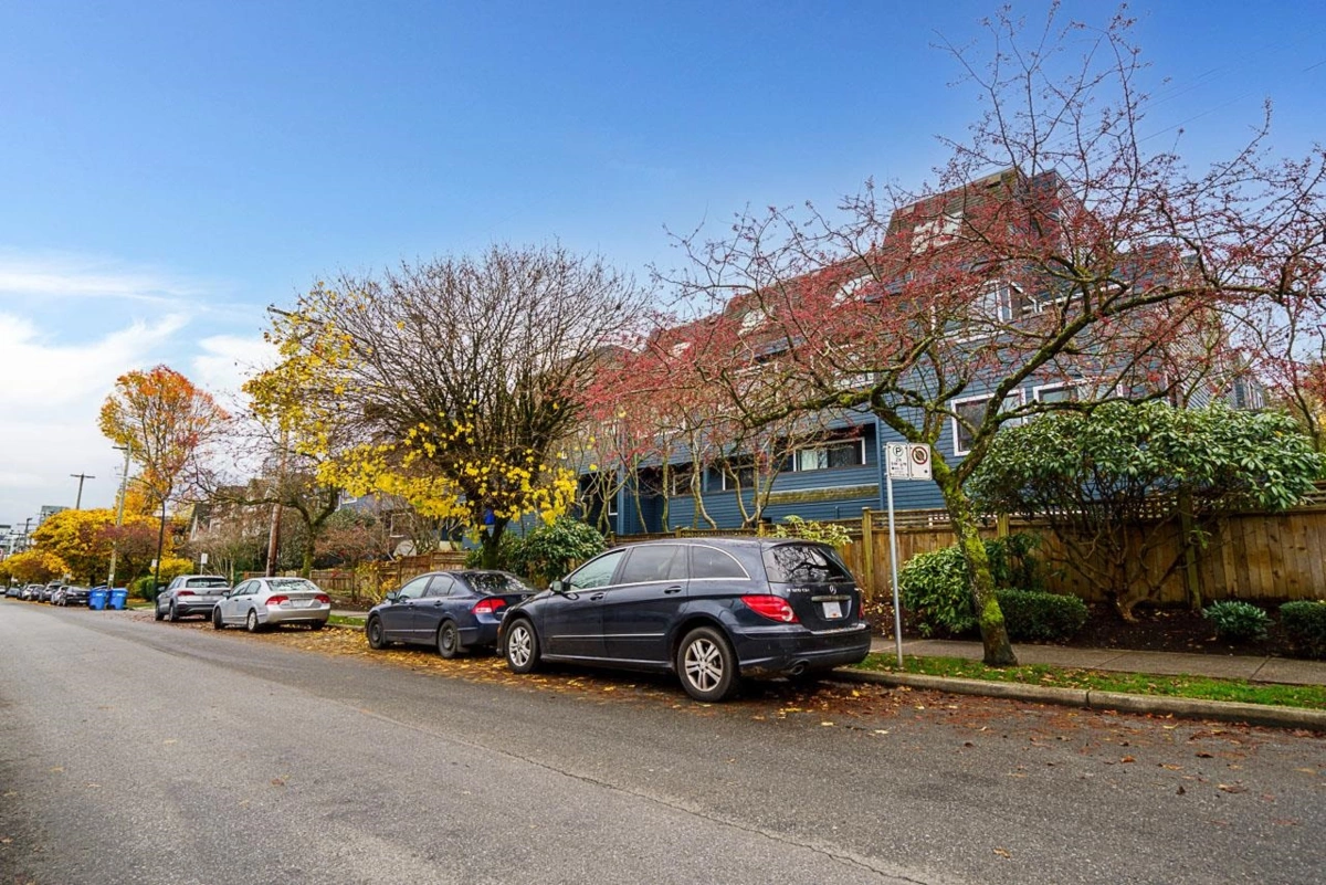 Family Room Photo of 218 1990 W 6th Avenue, Vancouver, BC