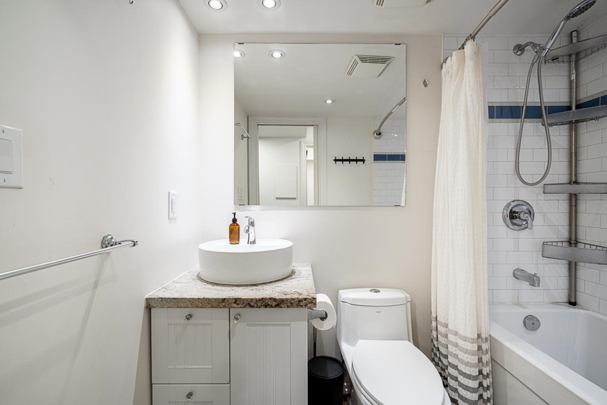 Loft / Bonus Room Photo of 218 1990 W 6th Avenue, Vancouver, BC