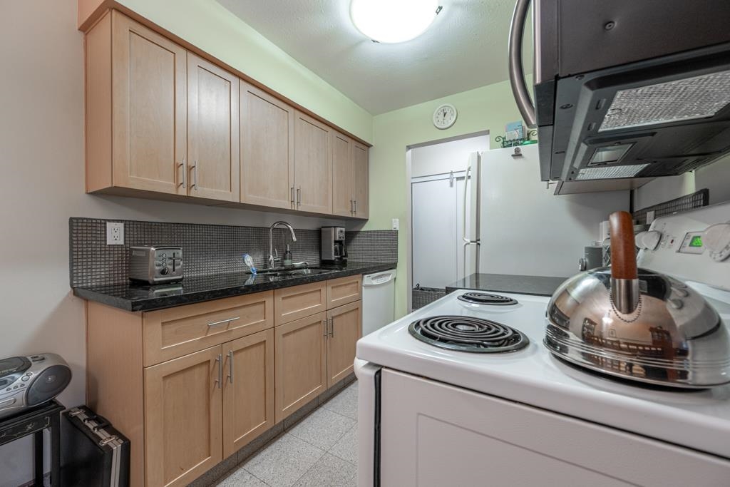 Breakfast Nook Photo of 8 45 Fourth Street, New Westminster, BC