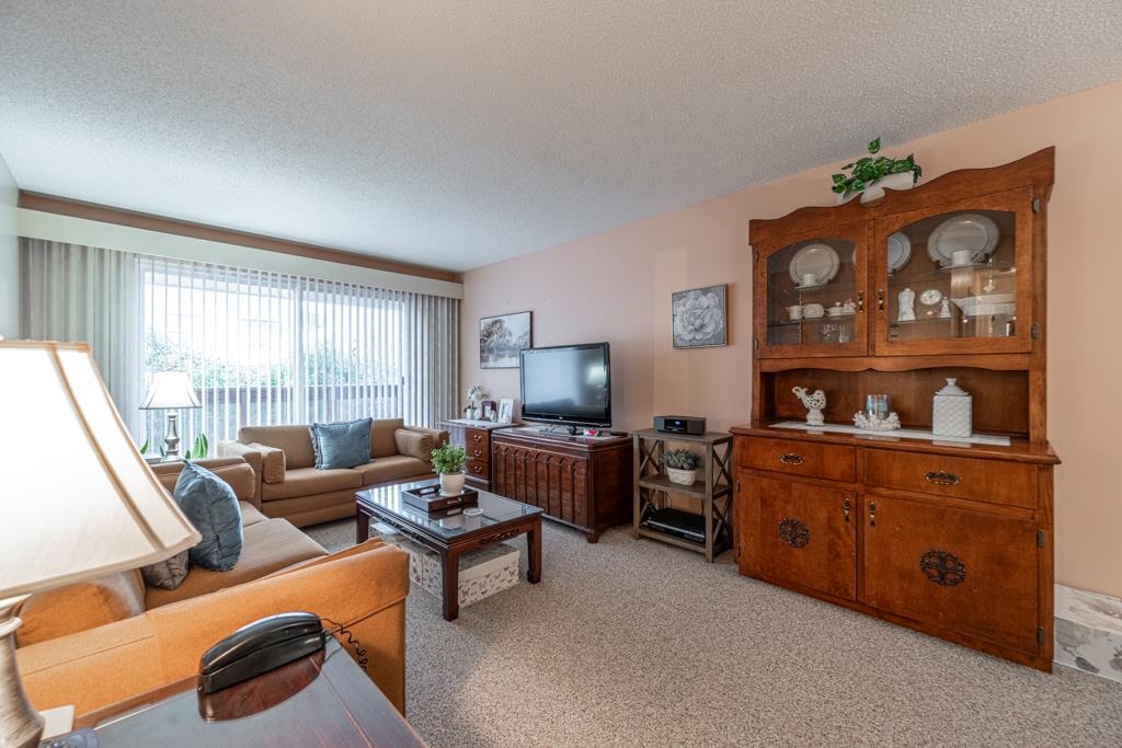 Family Room Photo of 8 45 Fourth Street, New Westminster, BC