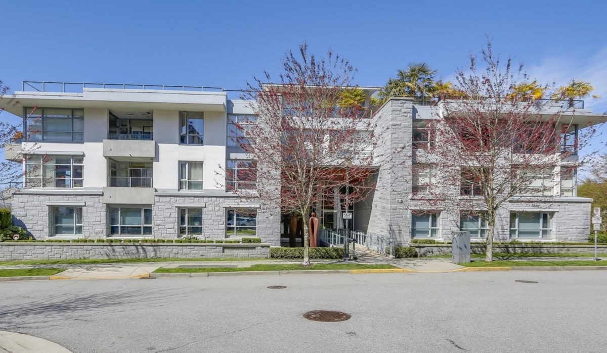 Front Yard Photo of 8 45 Fourth Street, New Westminster, BC