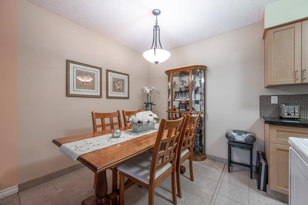 Kitchen Island Photo of 8 45 Fourth Street, New Westminster, BC