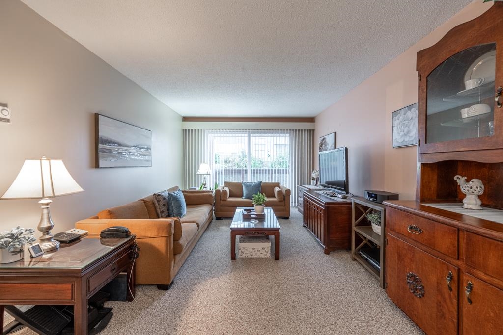 Living Room Photo of 8 45 Fourth Street, New Westminster, BC