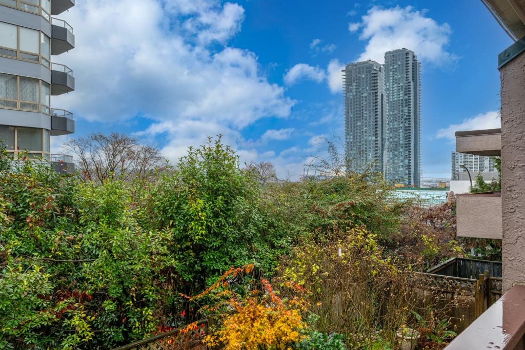 Mudroom Photo of 8 45 Fourth Street, New Westminster, BC